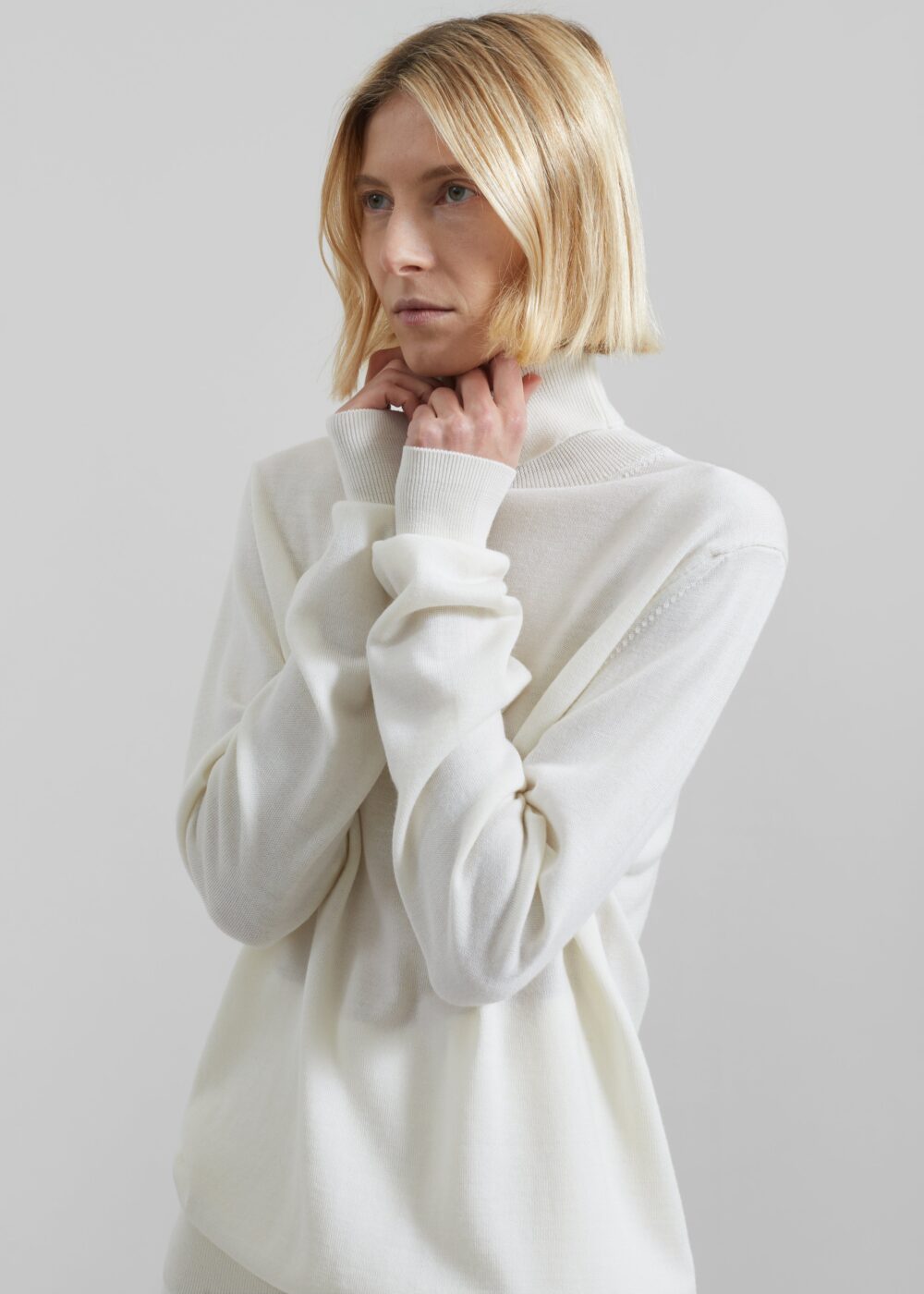 Eve Thin Turtleneck Sweater - Ivory - Image 3