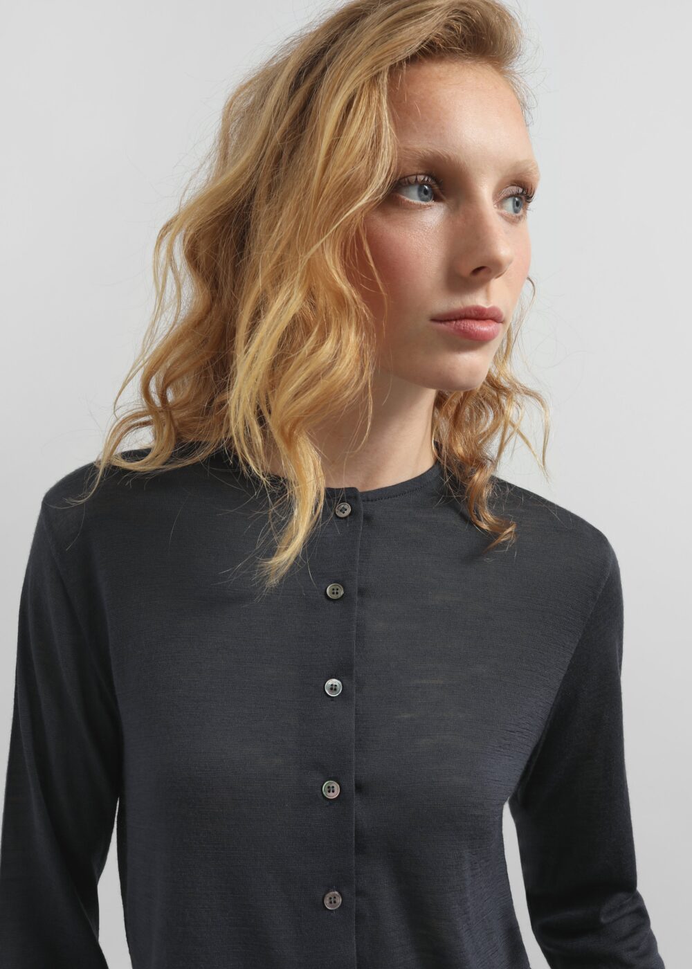 Vinni Thin Wool Cardigan - Navy - Image 3